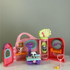 Littlest Pet Shop LOT GET BETTER CENTRE CLINIC + 3 PETS